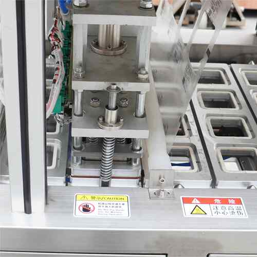 自酥动蛋黄月饼封ZAL口机天地盖全月饼黄蛋酥泡壳抽真空封口机