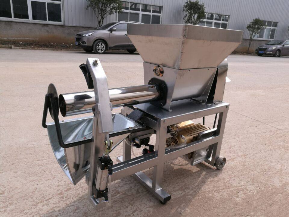 香菇平菇食用菌装袋机械设备 自动扶袋款气动装袋机生产厂家