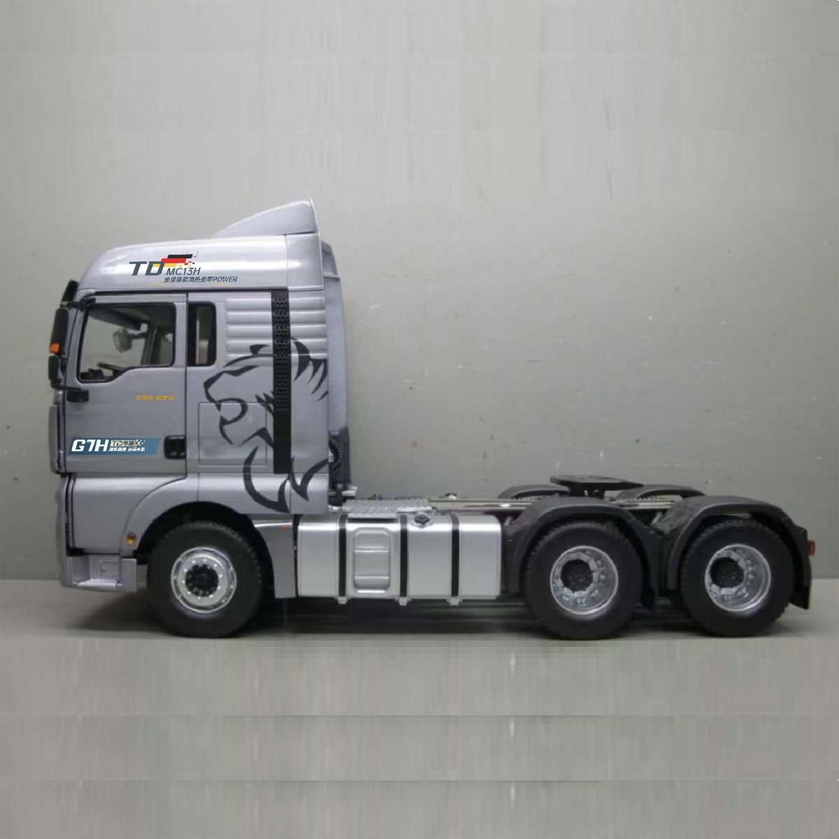 原厂重汽1:24 汕德卡C9H G7H豪沃HOWO牵引车拖头车模卡车合金模型