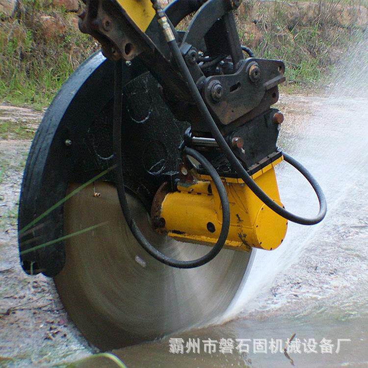 挖掘机加装液压岩石锯矿山石头切割设备60度旋转挖机圆盘锯
