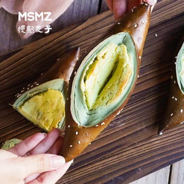 慢熟麦子开心果乳酪碱水面包手作欧包健康代餐饱腹轻食品糕点零食