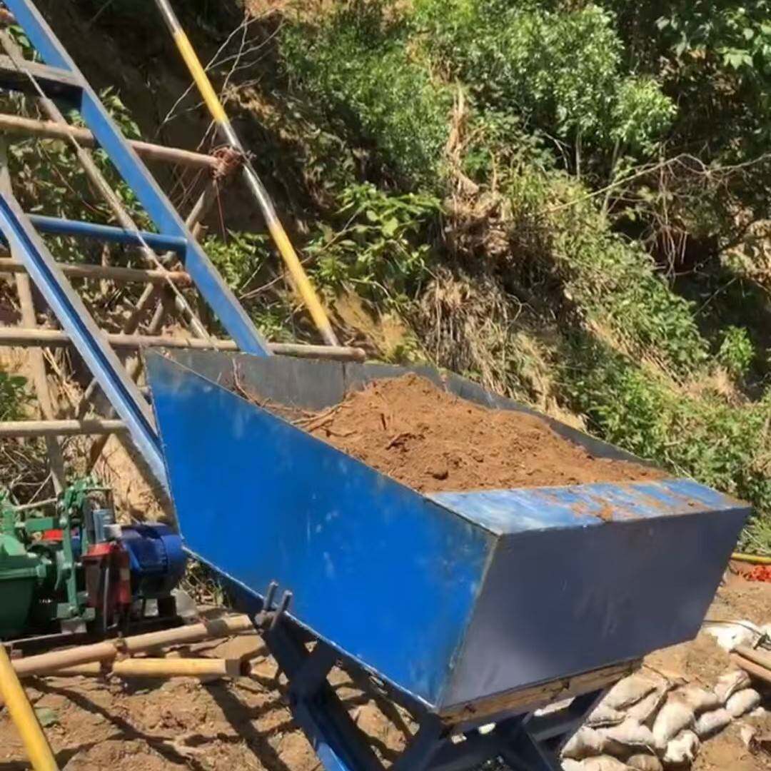 高速路路基护坡运料机爬山虎斜坡沙石上料机建筑混凝土输送机
