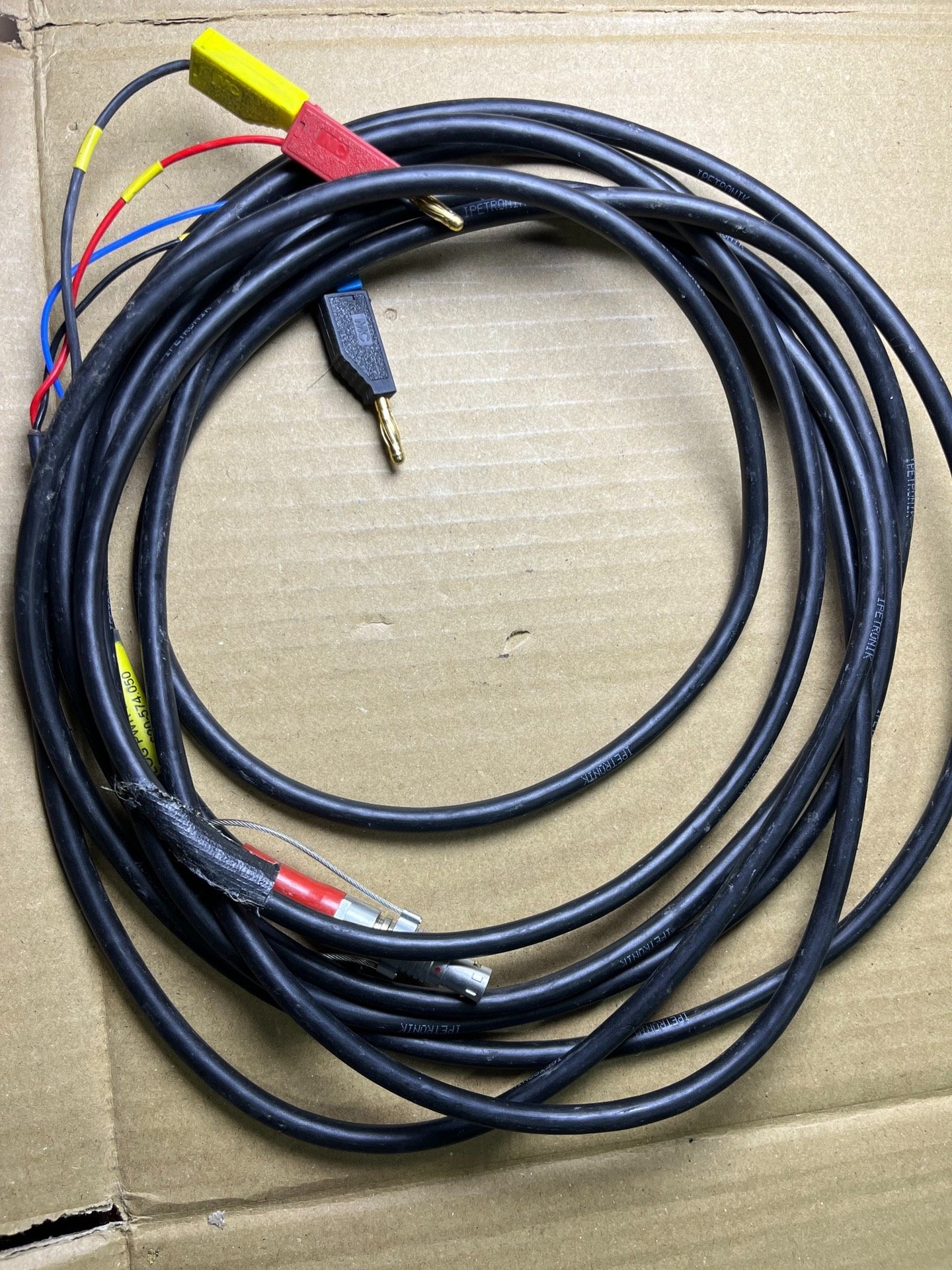 IPETRONIK 620-574.050 带香蕉头插头。