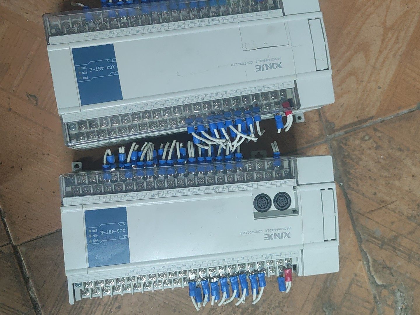 信捷PLC XC3-48T-E，二手拆机，成色如图，实物拍摄