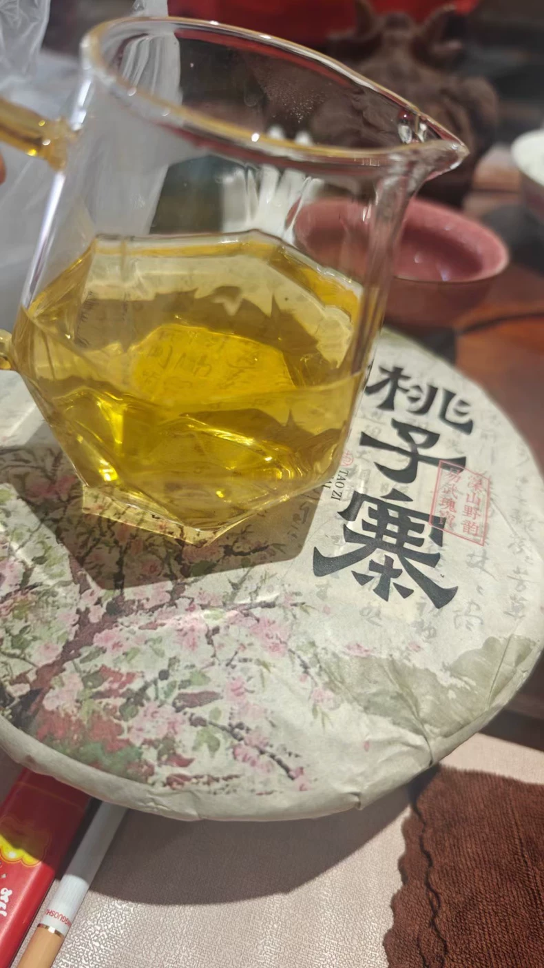 2018年桃子寨普洱生茶易武雲南七子餅茶葉好茶清貨357克包郵 普洱茶 BUASHOP普洱老茶