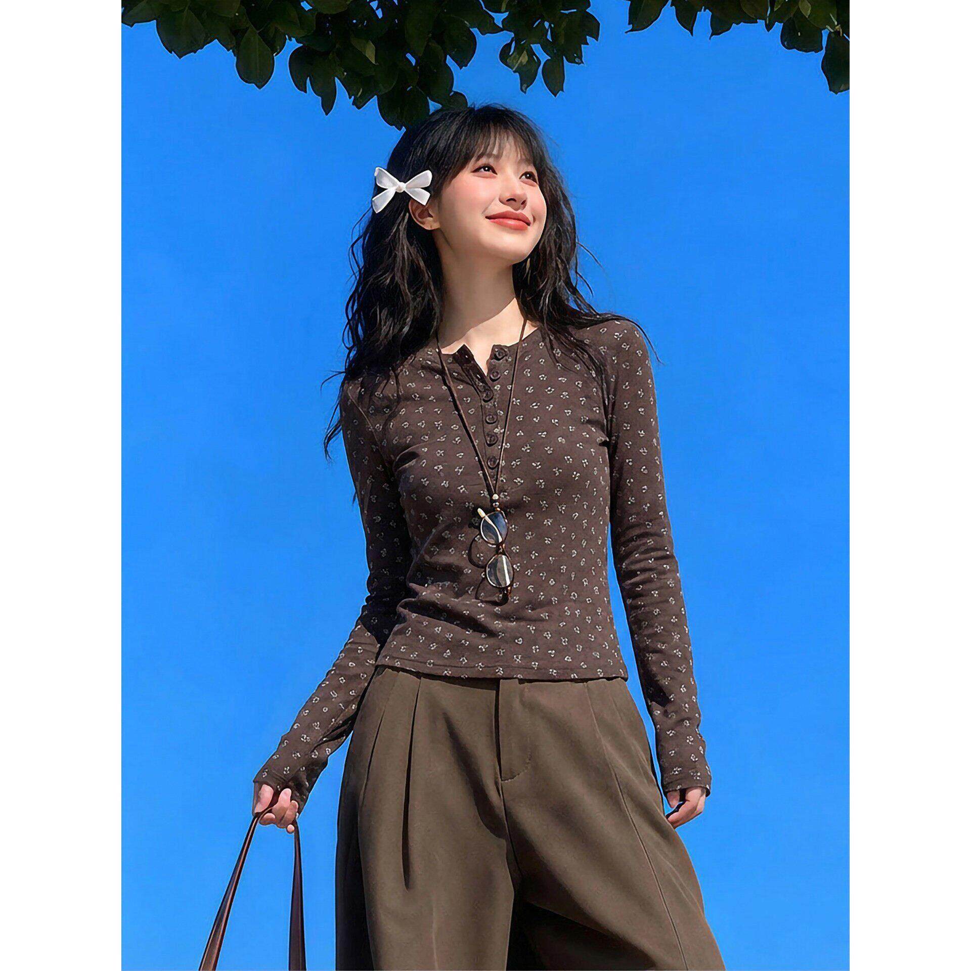 复古亨利领纽扣碎花长袖T恤女春秋修身显瘦内搭打底衫老钱风上衣