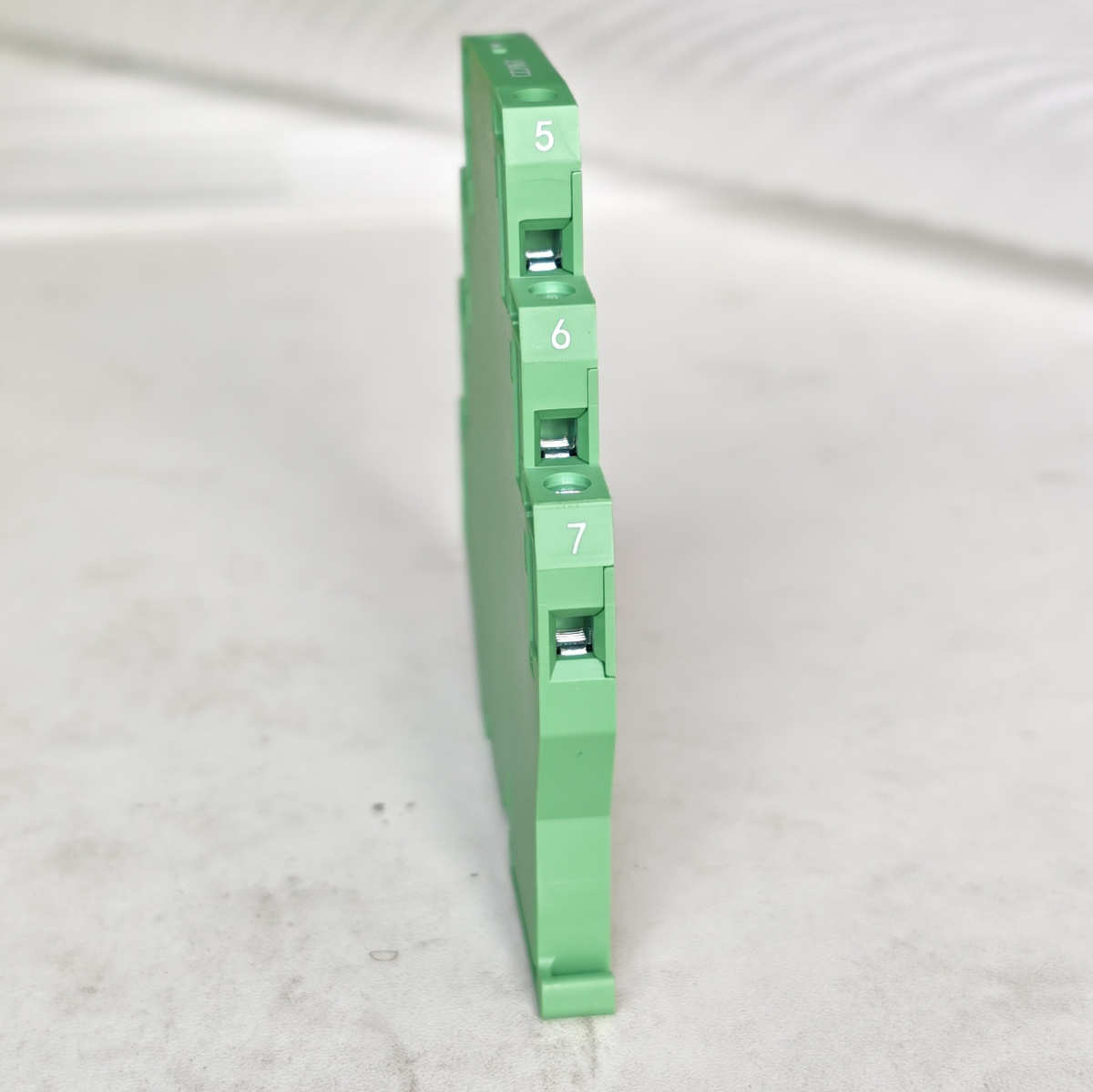 信号隔离器 辰竹CZ2067 模拟量输入输出 一进一出 20-30VDC电压