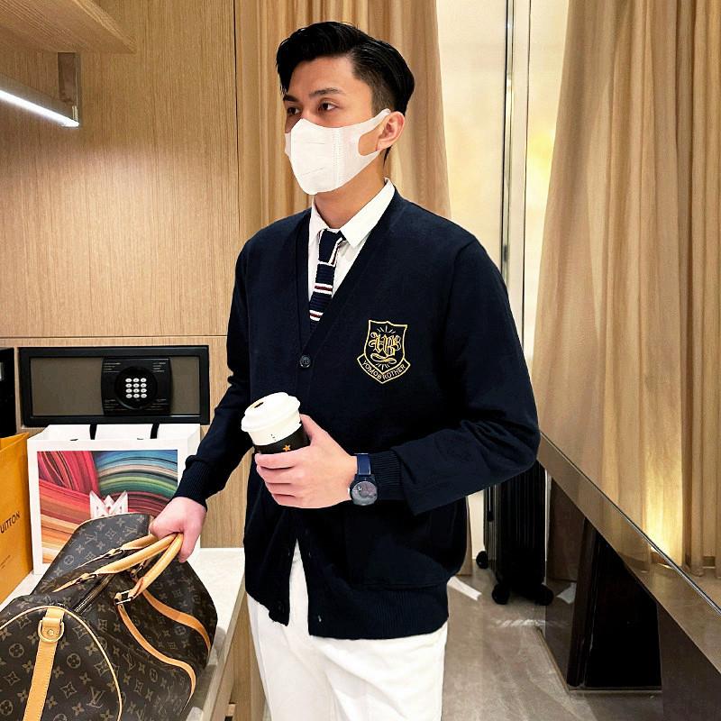 英式学院风休闲开衫男针织衫秋冬新款复古文艺图案刺绣毛衣男外套