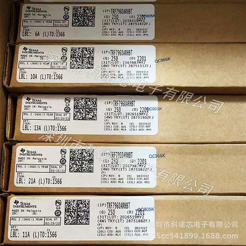 LPC2132FBD64 16/32位微控制器 ARM7 64K闪存 LQFP64