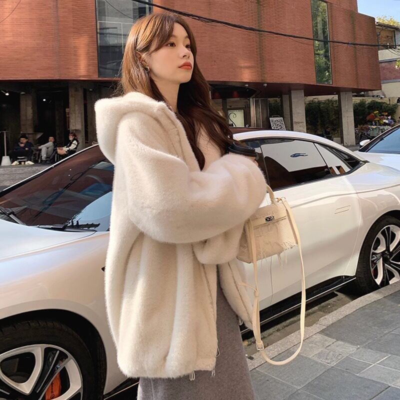 海宁獭兔毛绒皮草外套女2025年冬季新款连帽毛绒绒中长款加厚大衣