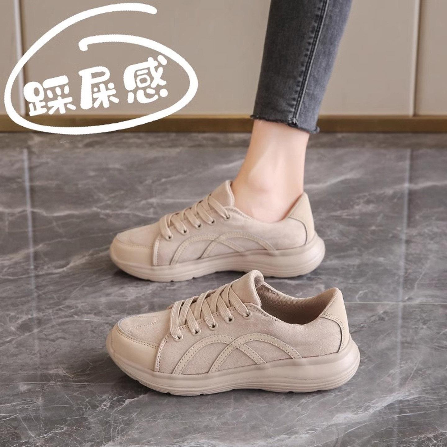香港超轻运动鞋女2026新款春秋皮面不累脚软底防滑妈妈休闲鞋大码