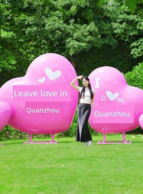 户外玻璃纤维心脏流行入住雕塑商场公园销售部照片排水装饰地板站