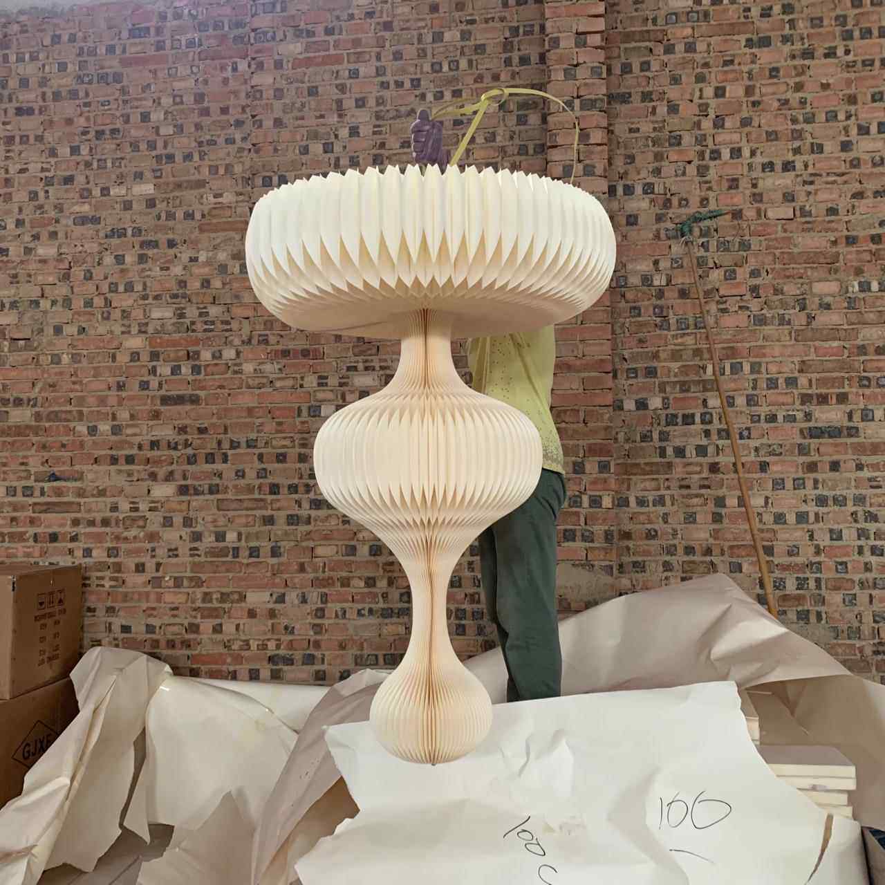 纸质吊顶婚礼堂吊饰婚庆道具美陈橱窗造型蜂窝纸质商业景观布置