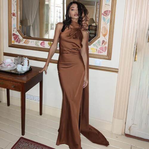 Single shoulder women's dress with ribbon wrapped buttocks