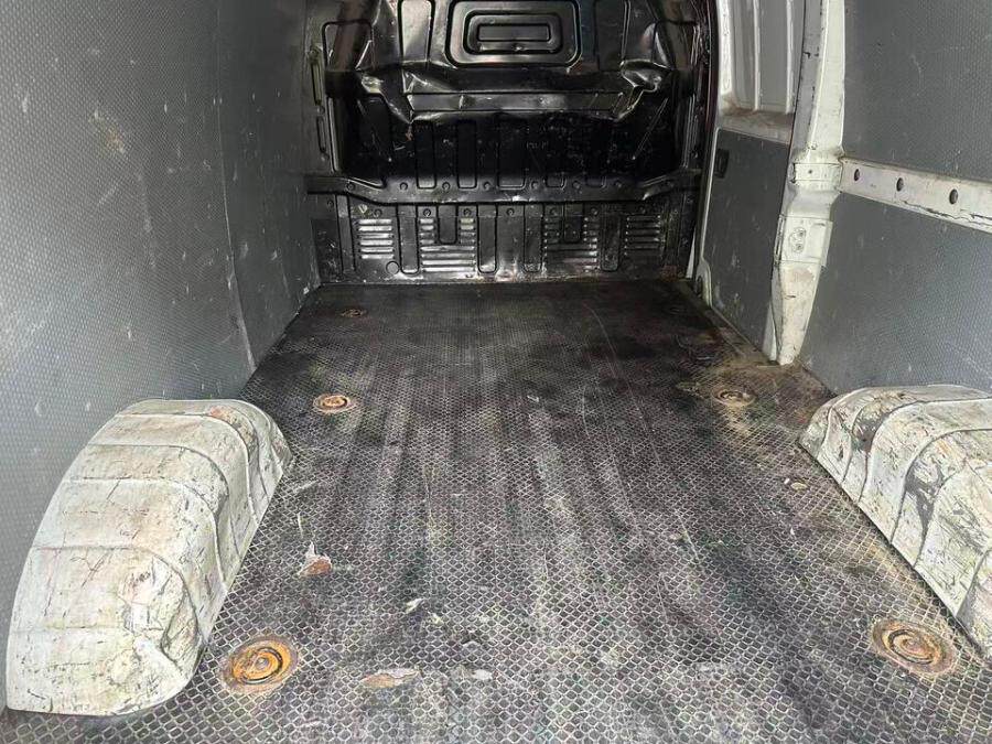 3月11日宁波2023年上牌大通EV30纯电轻型封闭式货车可过户网络拍卖公告