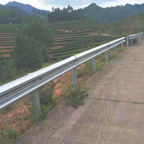 公路热镀锌波形护栏板乡村公路波形梁钢护栏路边防撞栏双波护栏