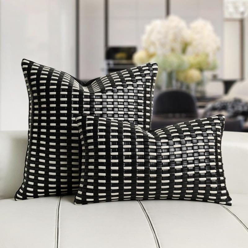 现代简约高档沙发抱靠枕腰枕黑织NKU白色皮质手工编枕店样酒板间