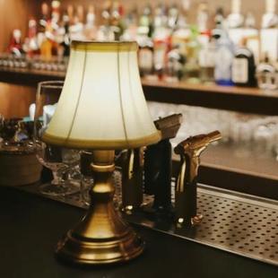 小夜灯V影 创意个性 正品 书吧酒吧简桌灯咖啡厅约KT充电台灯视欧式