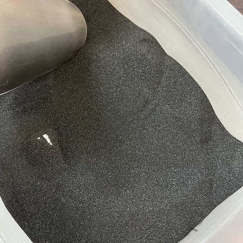 WS供应表面处理用金刚砂水切割砂除锈用金刚砂地坪跑道用亮黑砂