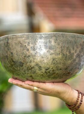 紫火音疗老颂钵尼泊尔手工钵瑜伽冥想钵藏巴蒂音疗古董孤品摆件