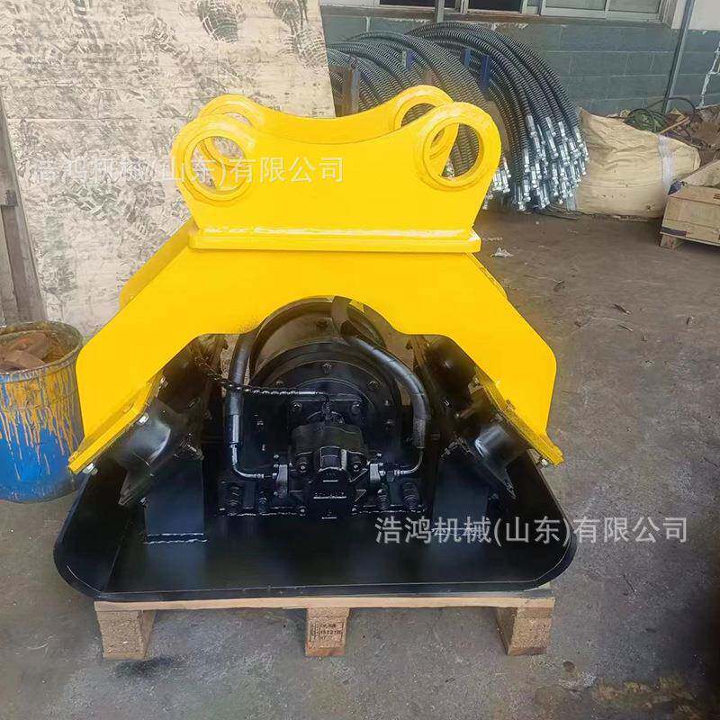 挖机属具种类多样草耙子液压打草机松土器钩机抓木器挖掘机属具
