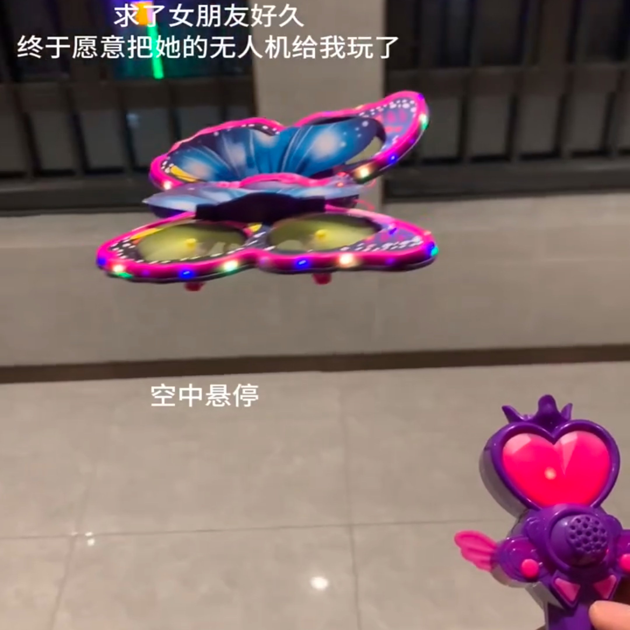 蝴蝶无人机创意闪光遥控飞机玩具高颜值重力感应飞行器儿童小玩具图片