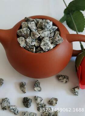建筑铺路石子黑白花彩石水洗石机制抛光鹅卵石石米现货