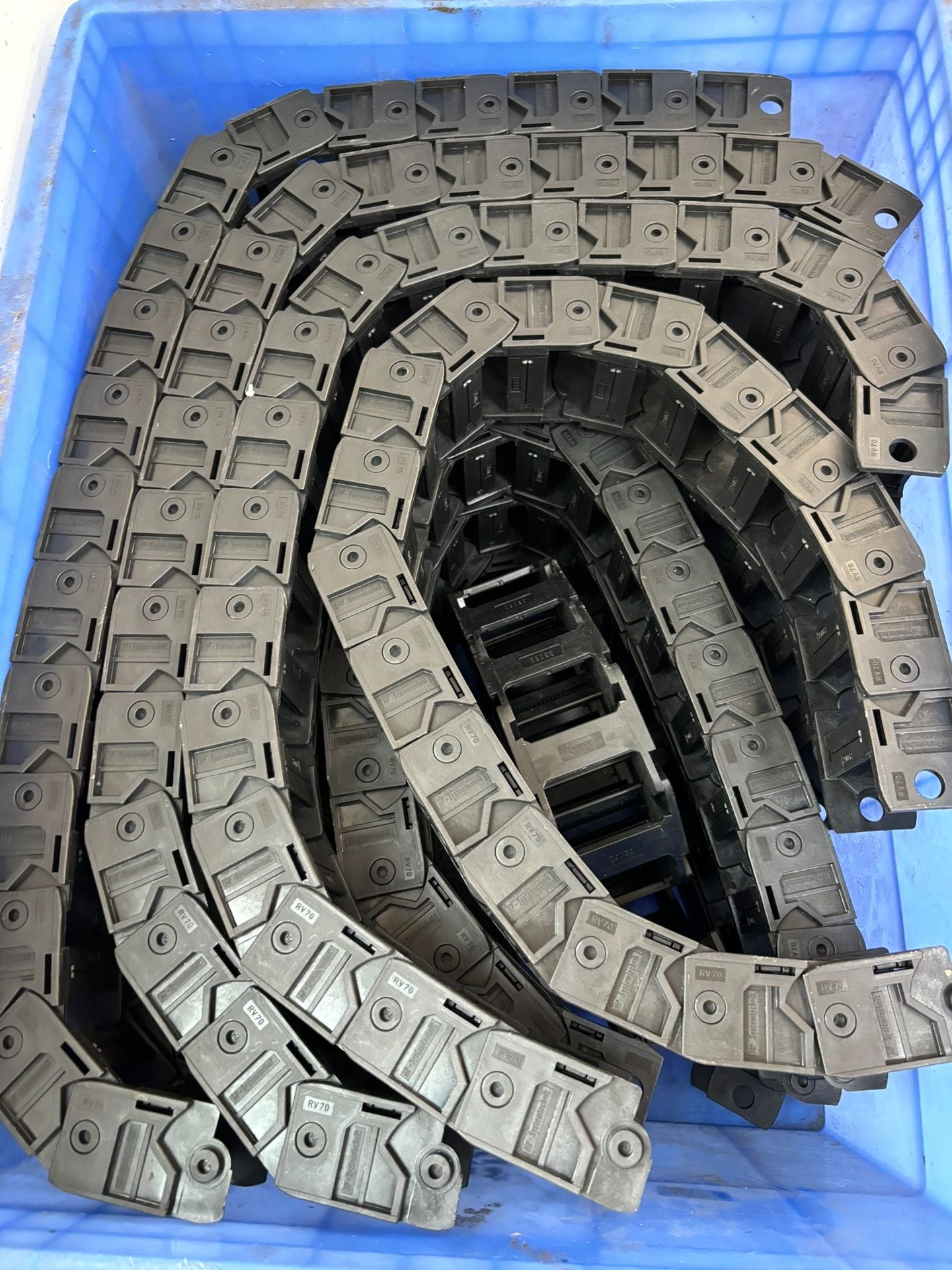 全新未使用塑料链，1米长，十几条，有需要的可以拍，运费到付