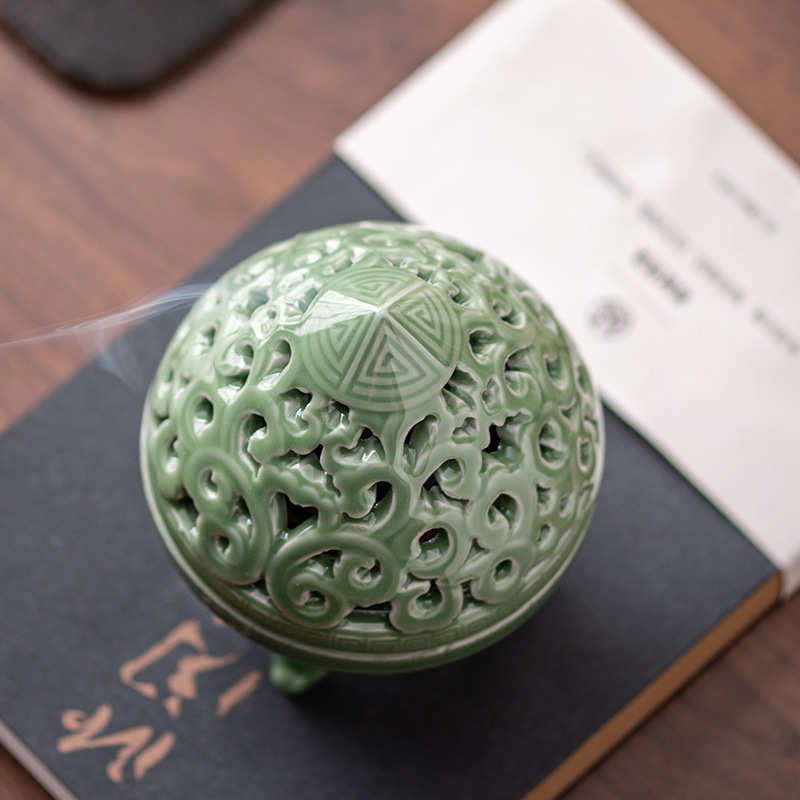 梅子青高端缠枝三足陶瓷香炉复古镂空香篆沉香室内盘香香薰炉摆件