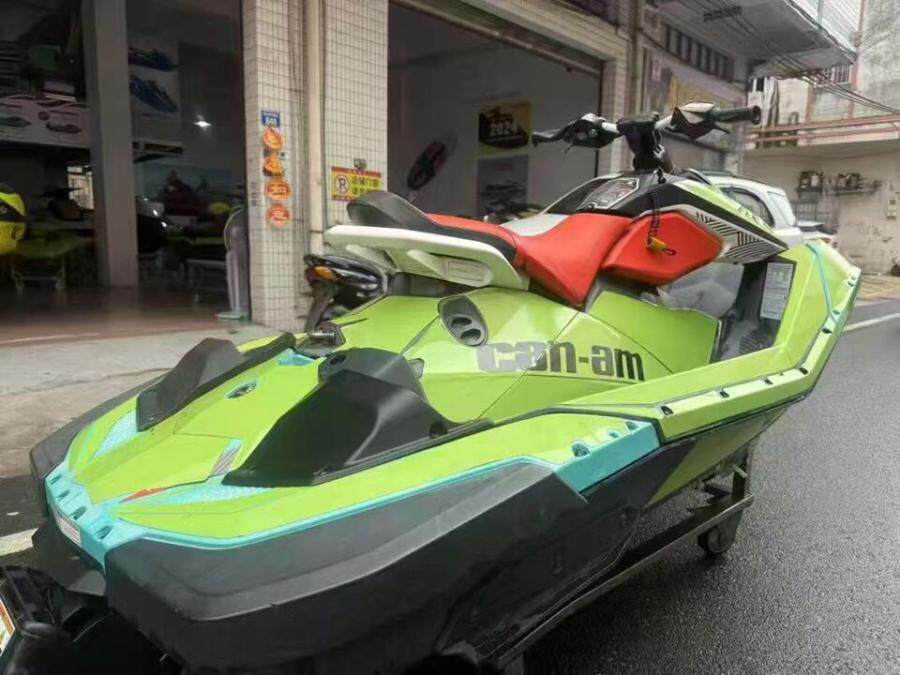 23年下水纯淡水火花摩托艇机器没拆修带翘头模式