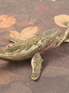 跨宠境创意海洋座头鲸黄铜摆件玩古做旧古董茶桌面摆设CA1968铜工