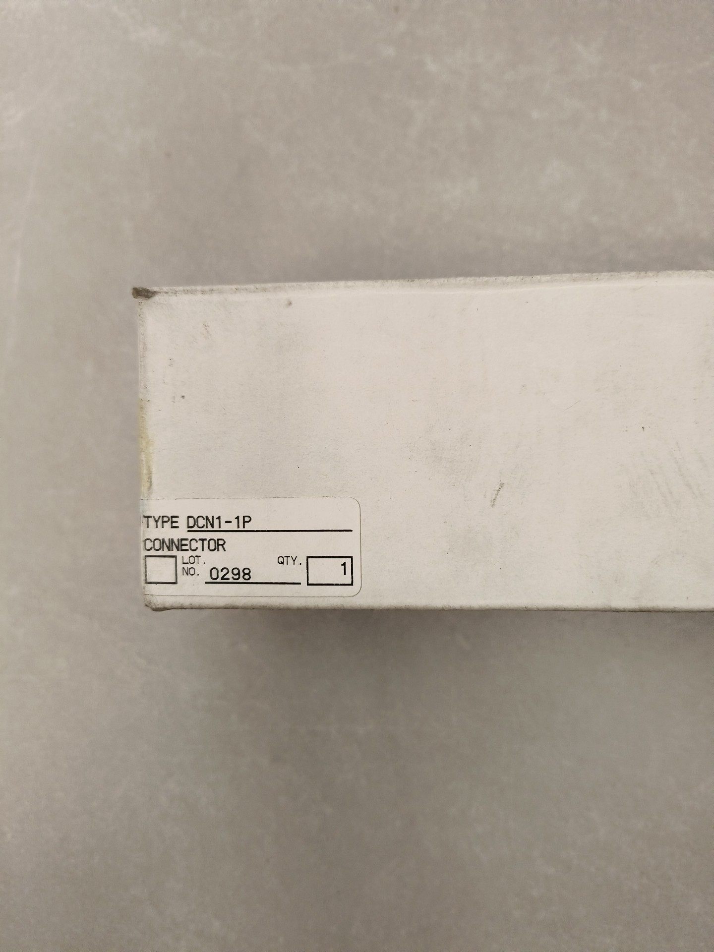 全新欧姆龙分支器，DCN1-1P  库存余货，外包装盒已开封