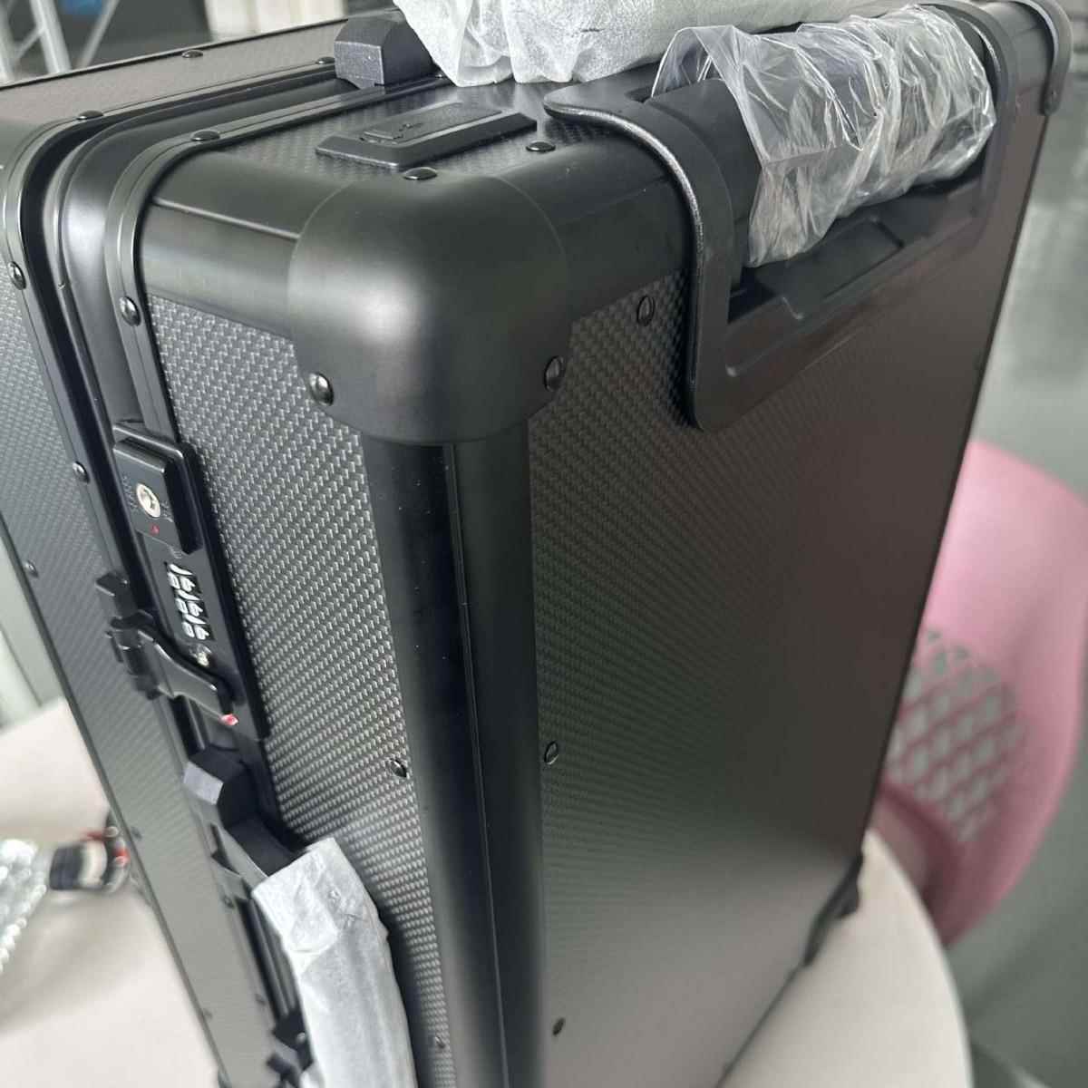 20寸3.7kg超轻碳纤维行李箱质量优良超轻耐磨黑色斜纹/平纹