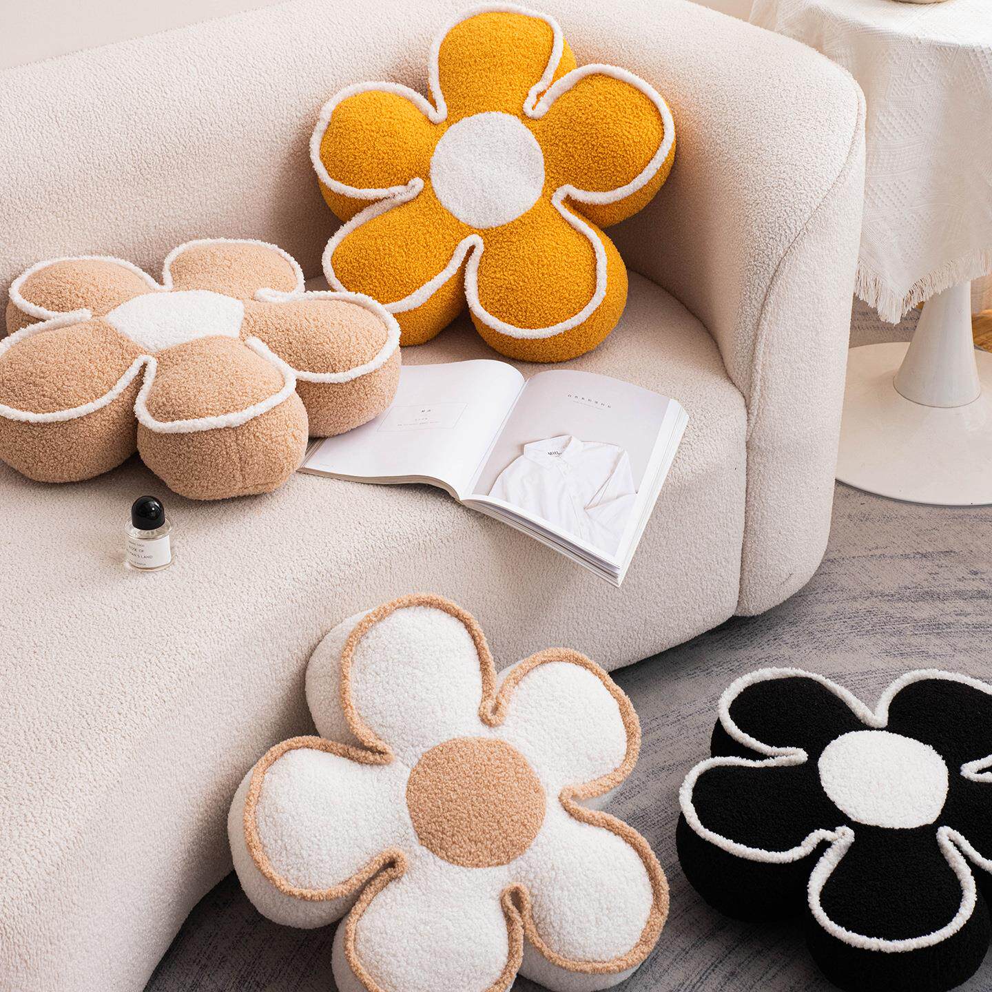 奶油风太阳花朵抱枕沙发客厅坐垫轻奢高级感榻榻米飘窗花瓣靠垫枕