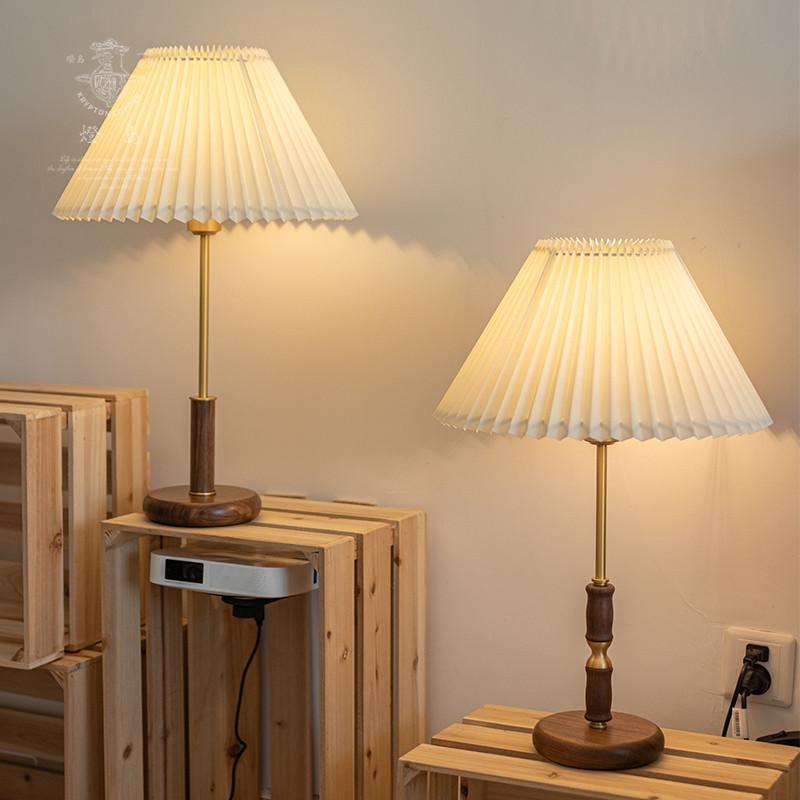 北欧床头台灯日式实木温馨简约现代创意卧室复古美式小床头台灯
