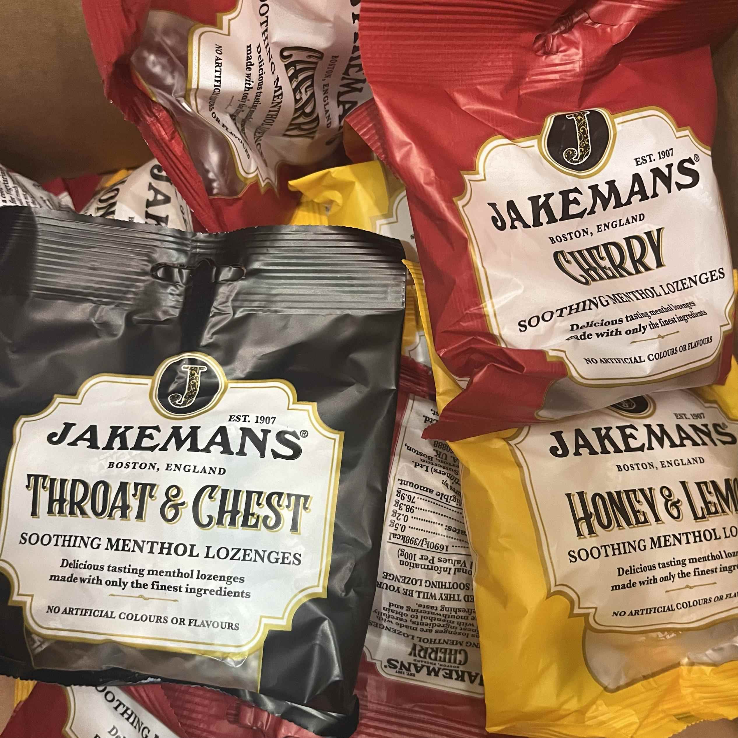 现货 英国JAKEMANS枫糖润喉护嗓糖柠檬蜂蜜薄荷桉叶车厘子73g