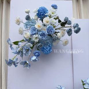 仿真花白天蓝色地排花排千代兰婚庆背景装饰布置路引花订婚宴花艺