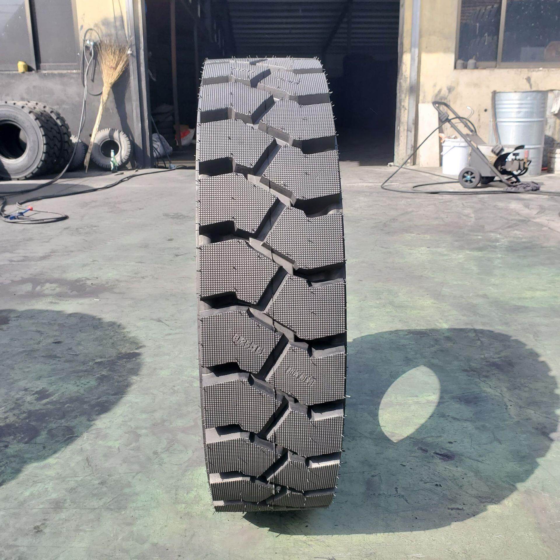 825-15轮胎 8.25-15叉车充气半实心加深花纹5吨合力杭叉工业轮胎