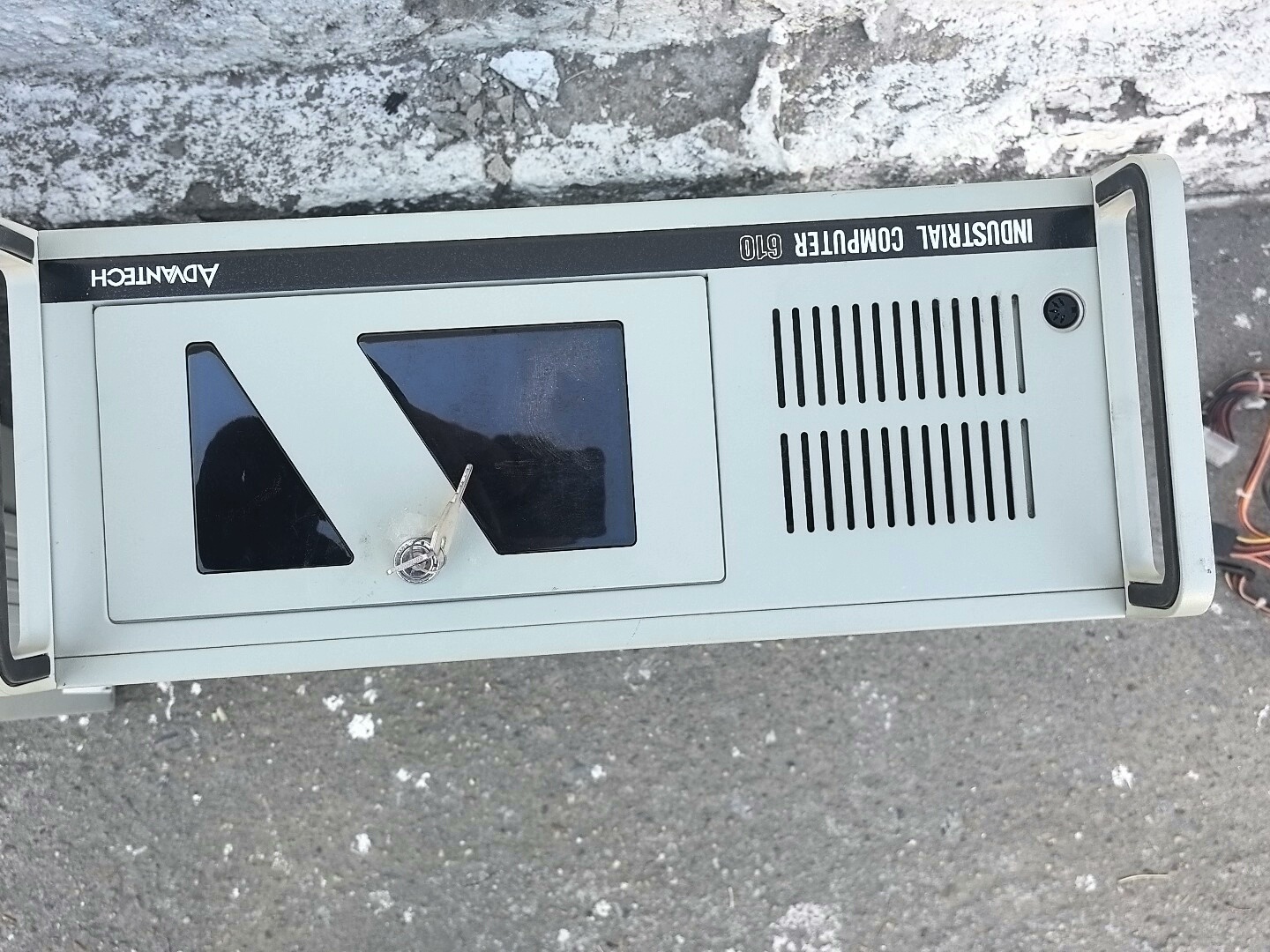 研华610工控机两台，要的联系