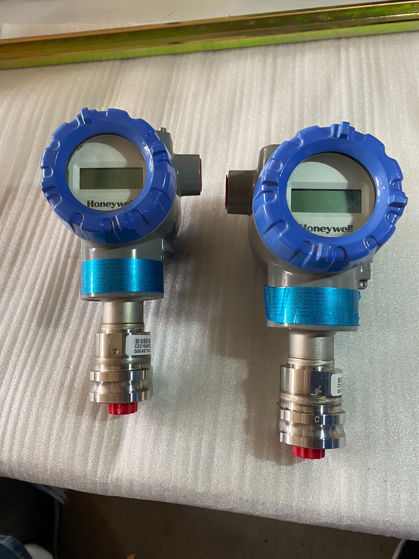 霍尼韦尔st700压力变送器，同款两台