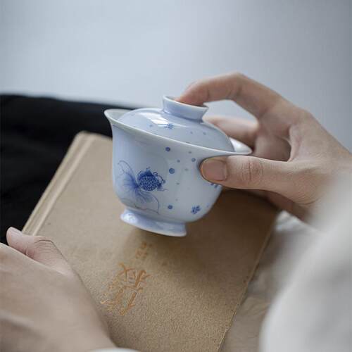 明知山志 晴山蓝青花金鱼青时盖碗 手绘金鱼陶瓷文人器家用泡茶碗
