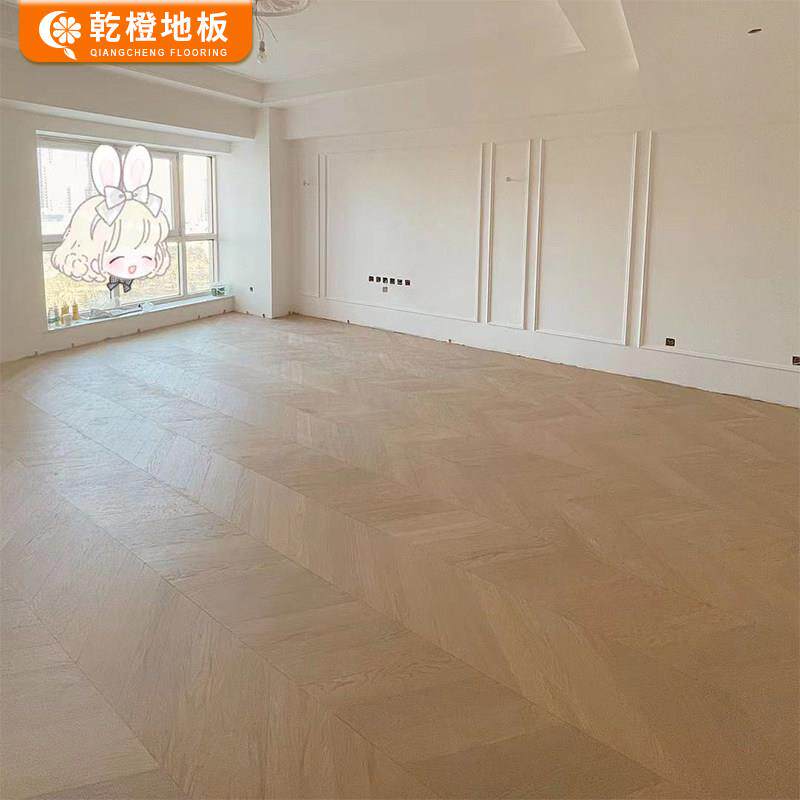 干橙橡木鱼骨拼人字拼地板实木多层覆合白色浅灰色轻奢风地暖可用