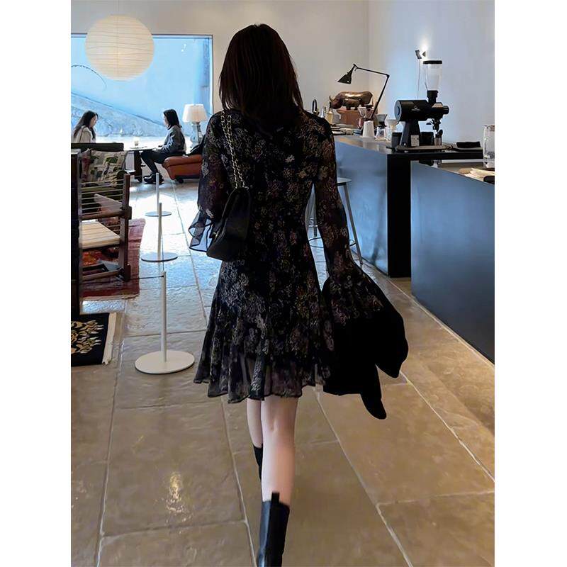 欧洲站秋装女2025新款法式覆古轻熟风小个子黑色长袖碎花连衣裙子