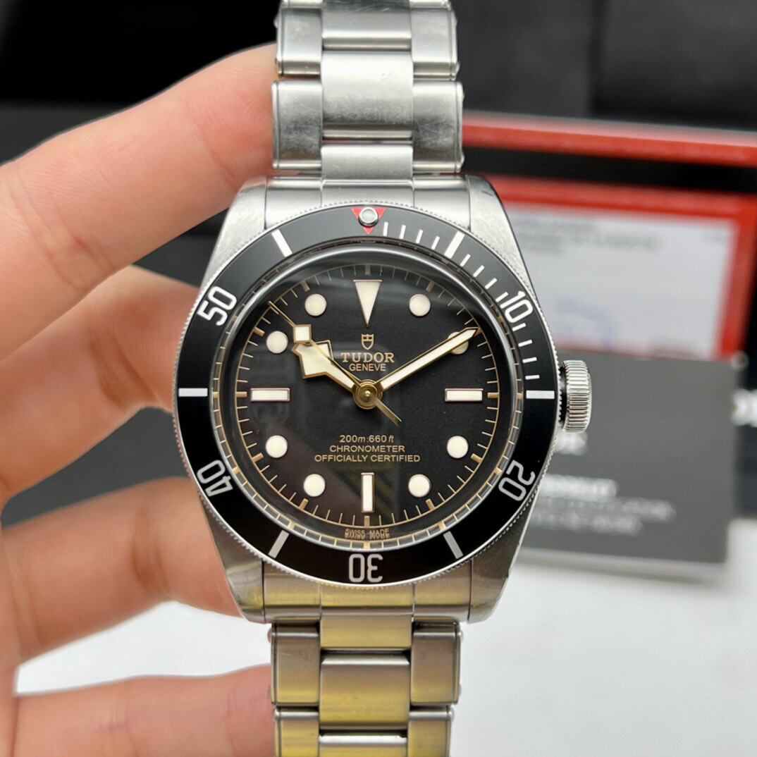 一口价[9.8新]帝舵碧湾系列精钢自动机械手表男表M79230N-0009
