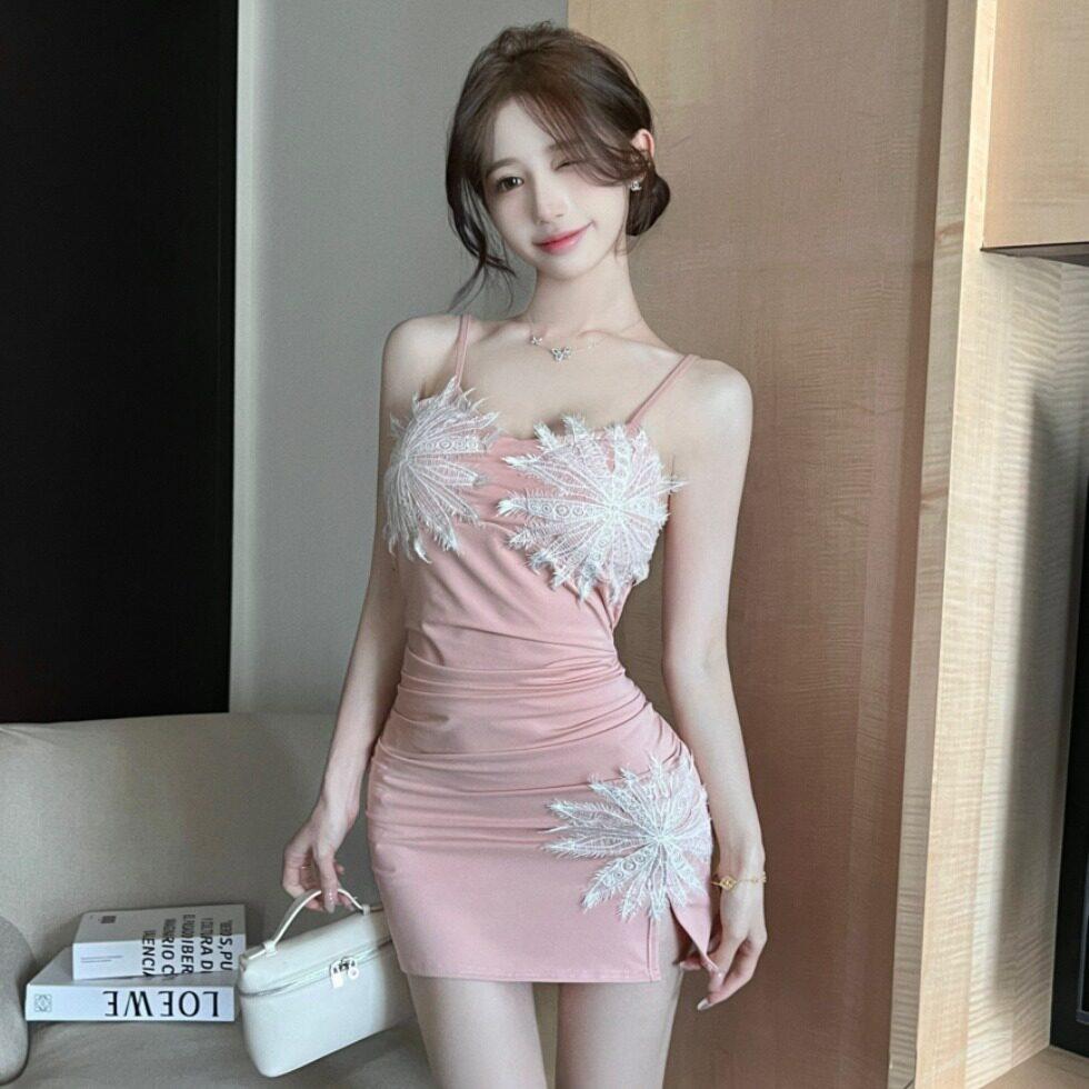 直播低胸性感气质绣花露背打底包臀裙子绝美修身显身材吊带连衣裙