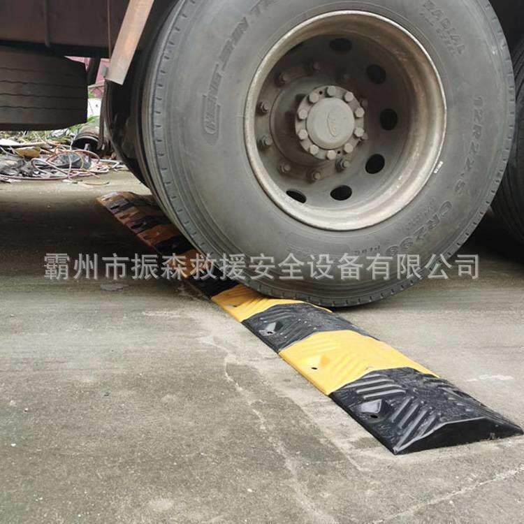 极瞬-道路公路减速带农村道路限速缓冲带橡胶人字形减速限速带