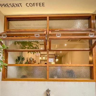 定制玻璃木窗框架咖啡店原木窗户上下左右推拉窗定做网红折叠窗户