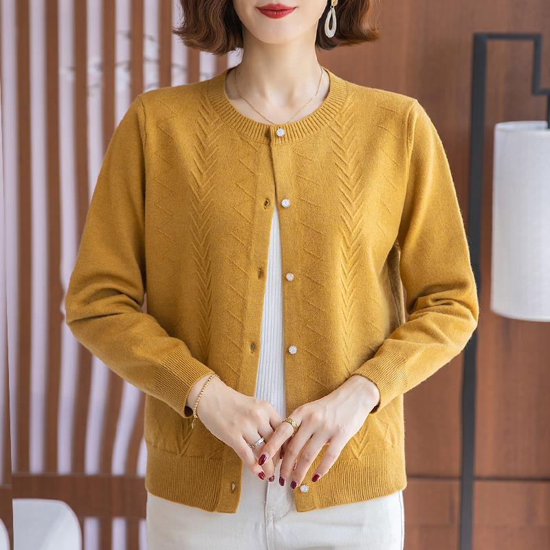 妈妈装春秋圆领毛衣开 衫短款宽松洋派外搭中老年女加大码针织外
