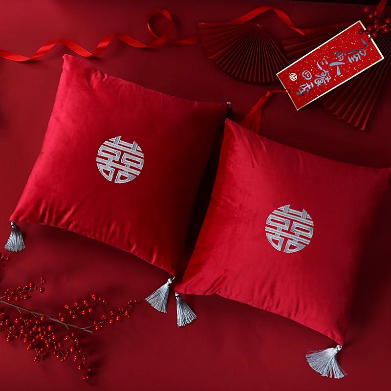 RI0T结婚抱枕一对中式婚礼酒红丝绒跪垫沙发喜字靠垫婚房装饰布置