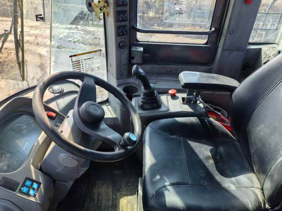 3月10日青岛工程机械设备雷沃966K-AT装载机四台打包处置网络拍卖公告